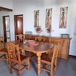 Lucia * Tías